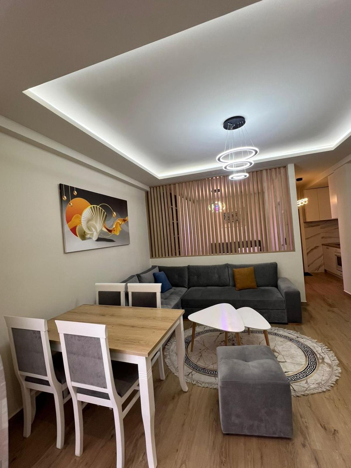 Condor Center Luxury * Тирана